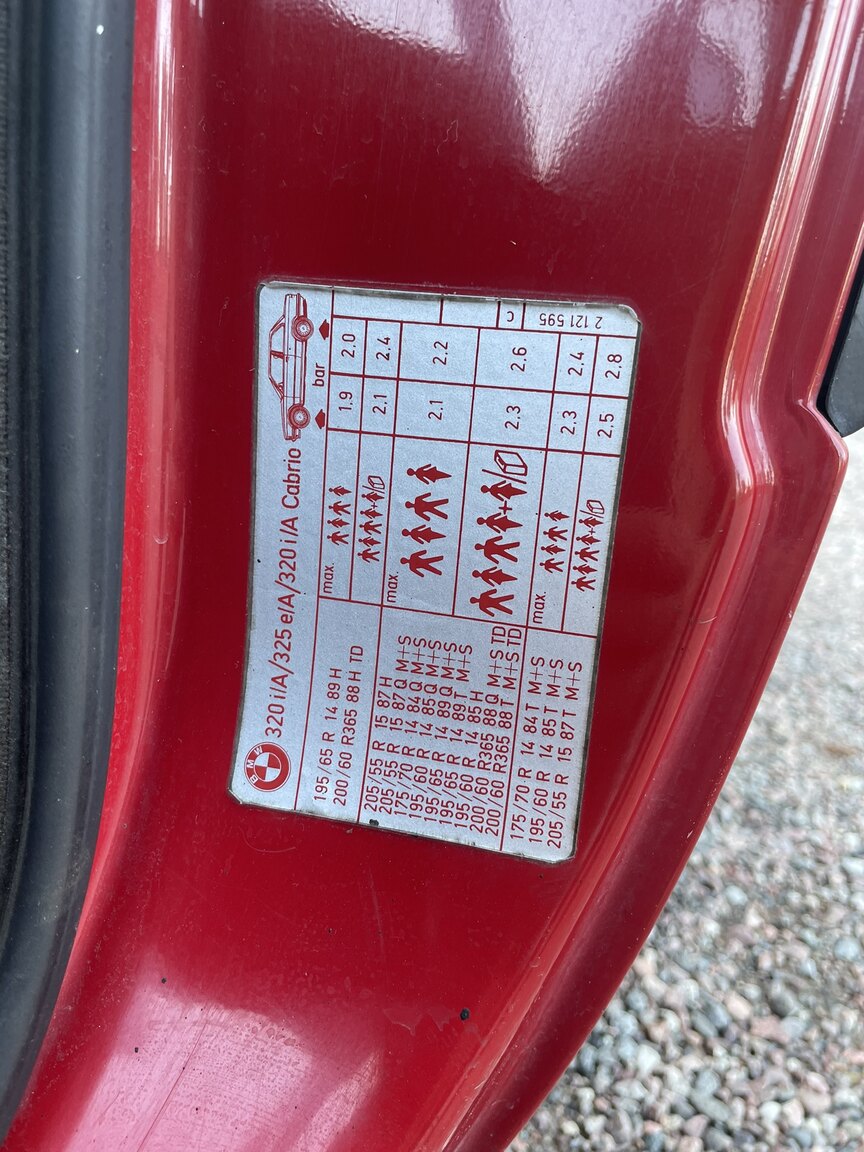 Innenraumfoto von 1987 BMW 320i