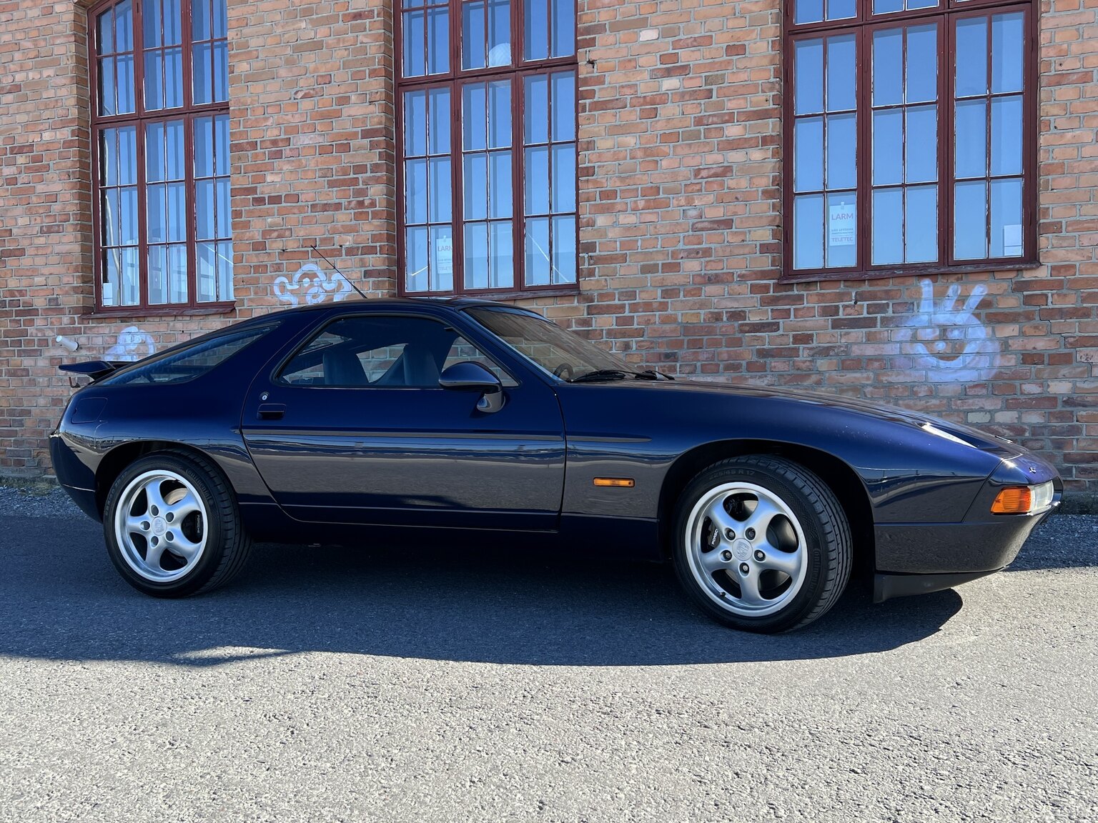 Exterior image of 1993 Porsche 928 GTS