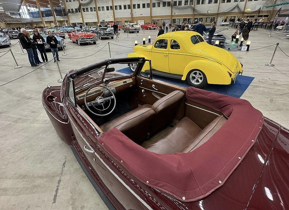 Exteriörbild på 1941 Ford Super De Luxe Cabriolet (39)