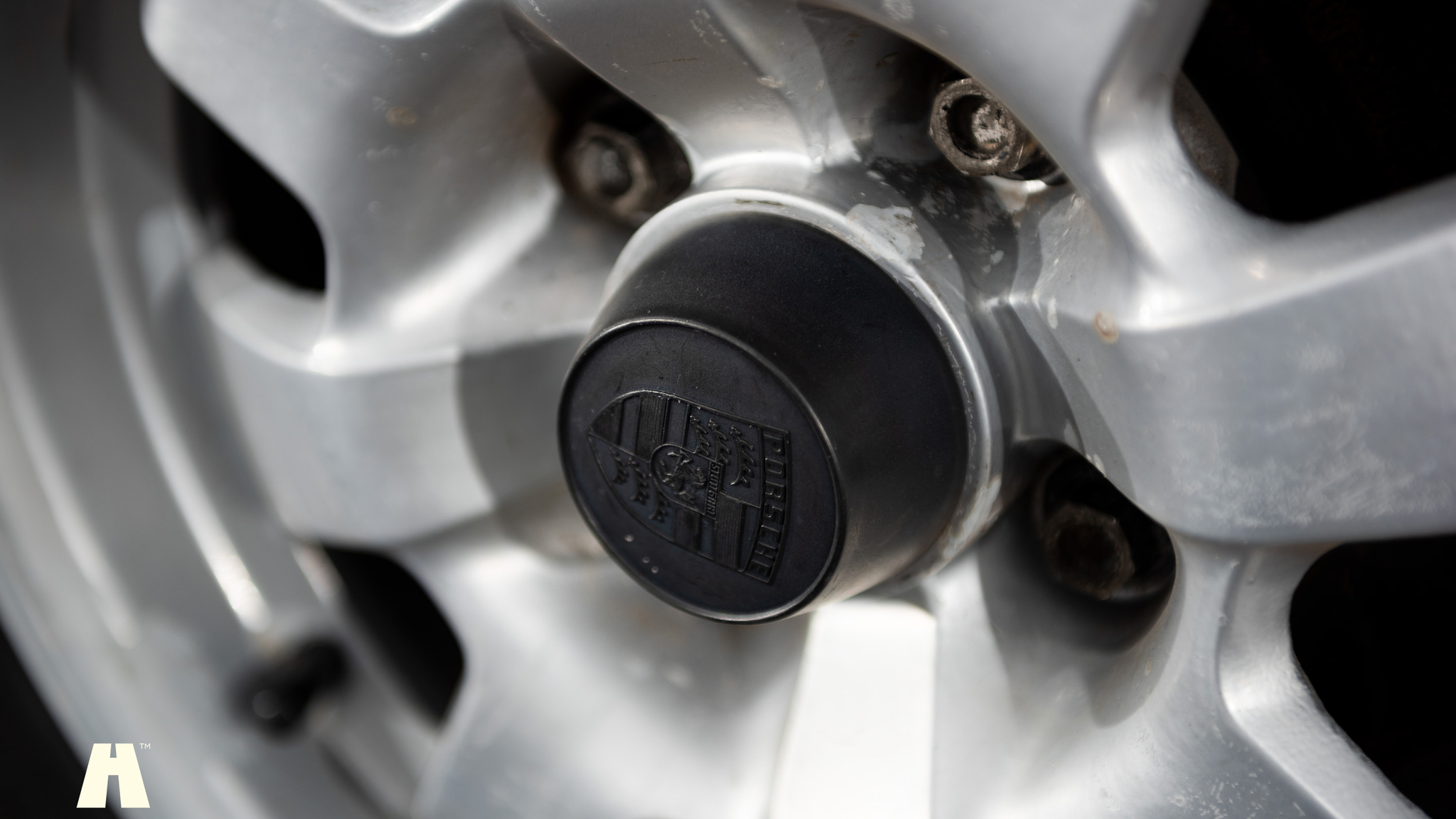 Exterior image of 1981 Porsche 924 (40)