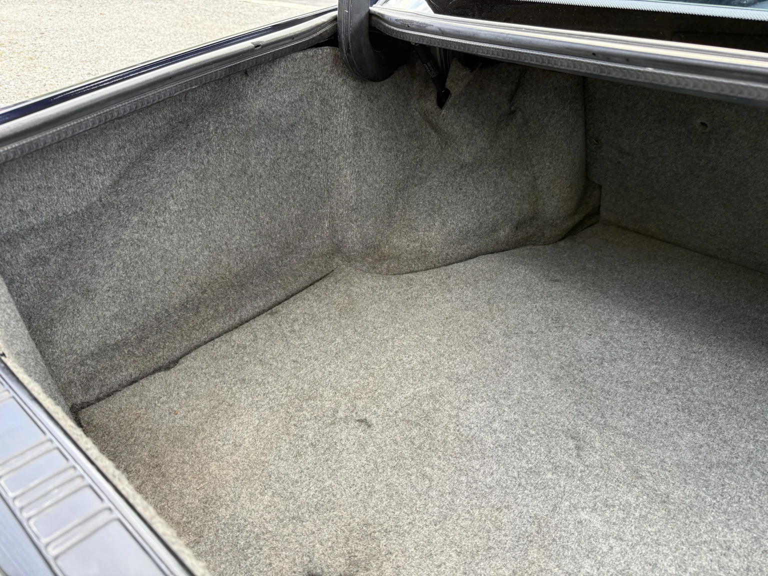 Interior image of 1990 BMW 750i (108)