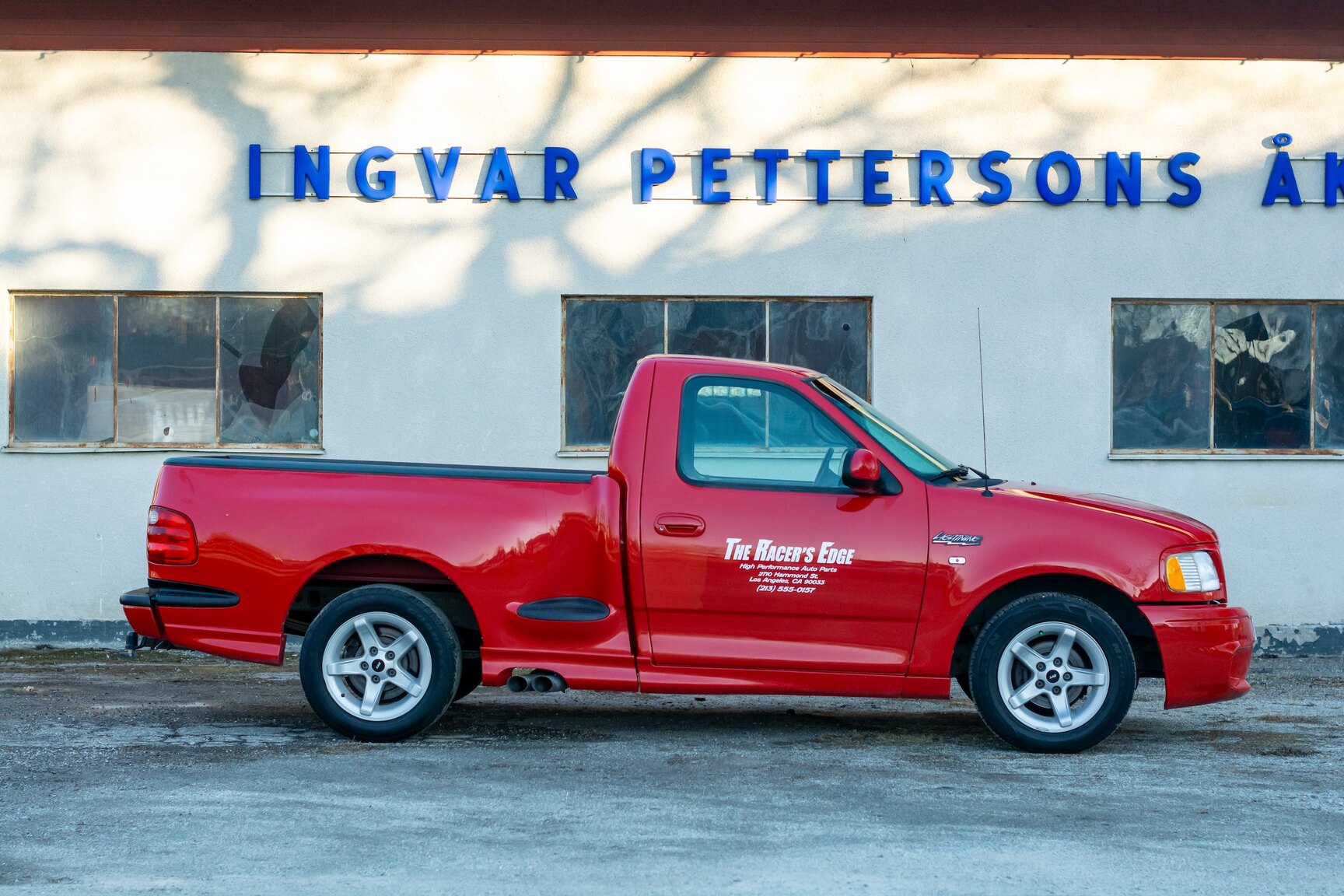 Exterior image of 2000 FORD F-150 SVT Lightning
