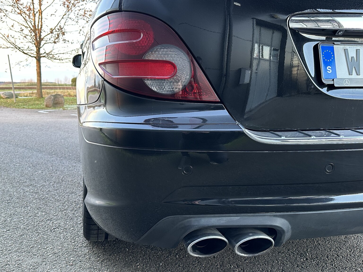 Exterior image of 2007 Mercedes-Benz R63 AMG