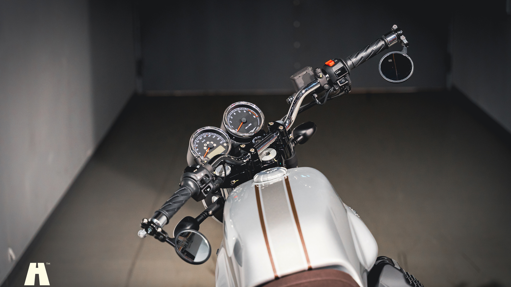 Exterior image of 2020 Moto Guzzi V7 III Special