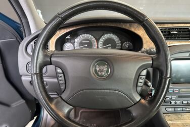 Interior image of 2003 Jaguar S-Type R