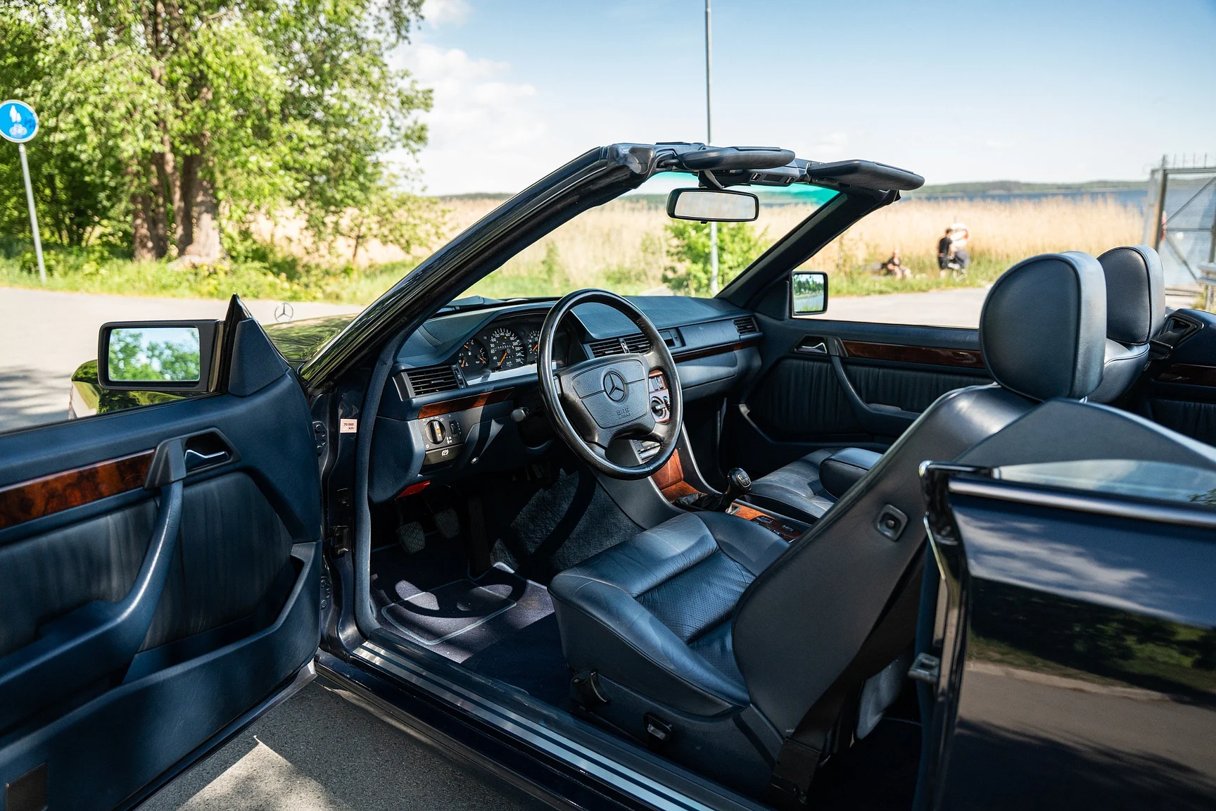 Interiörbild 1993 Mercedes-Benz 300 CE-24 Cabriolet (3)