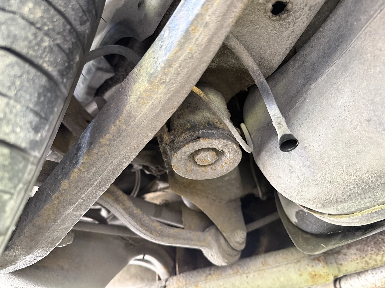 Image of 1994 BMW 840Ci (26) mechanics