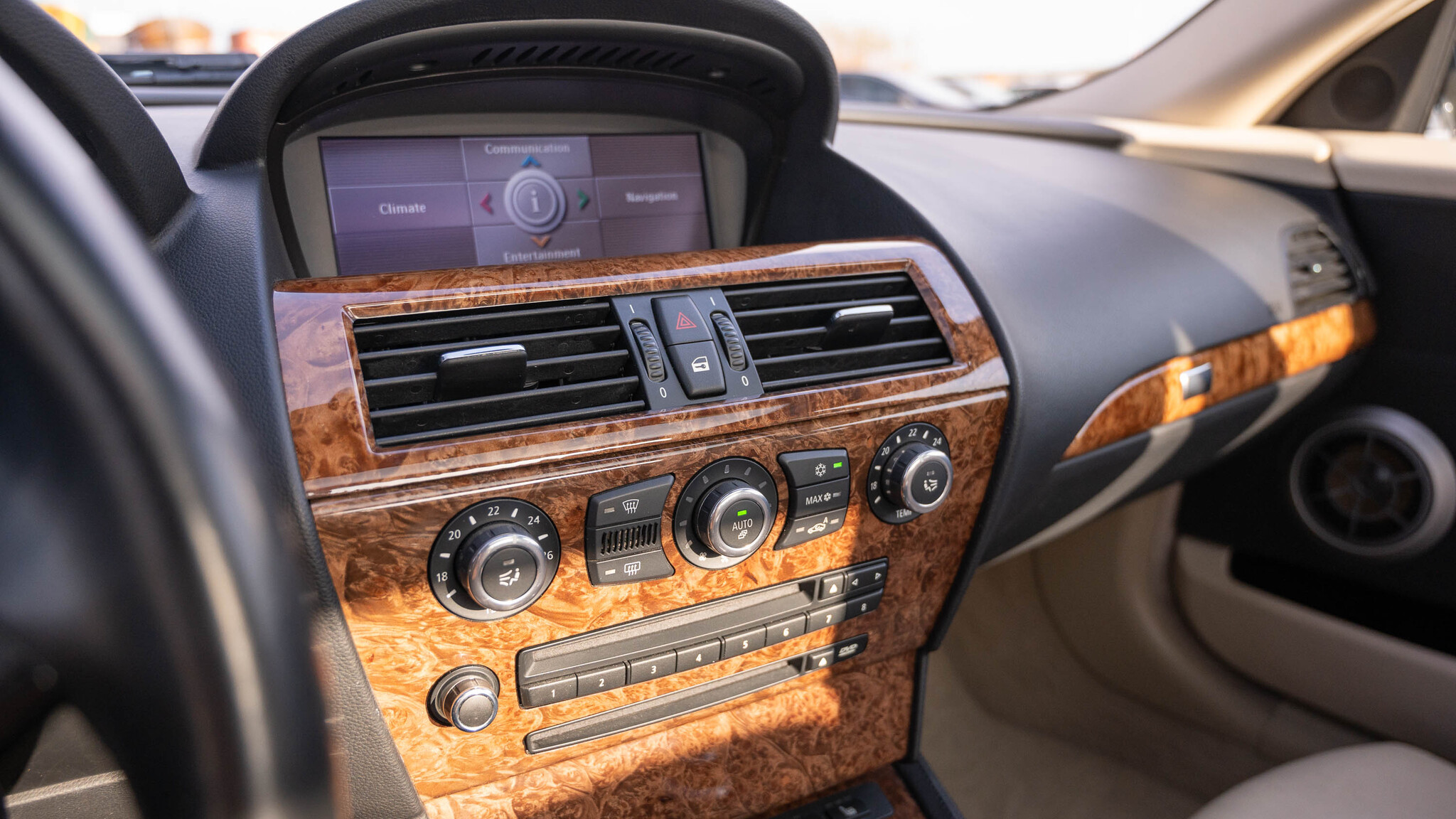 Interior image of 2008 BMW 635d  (11)