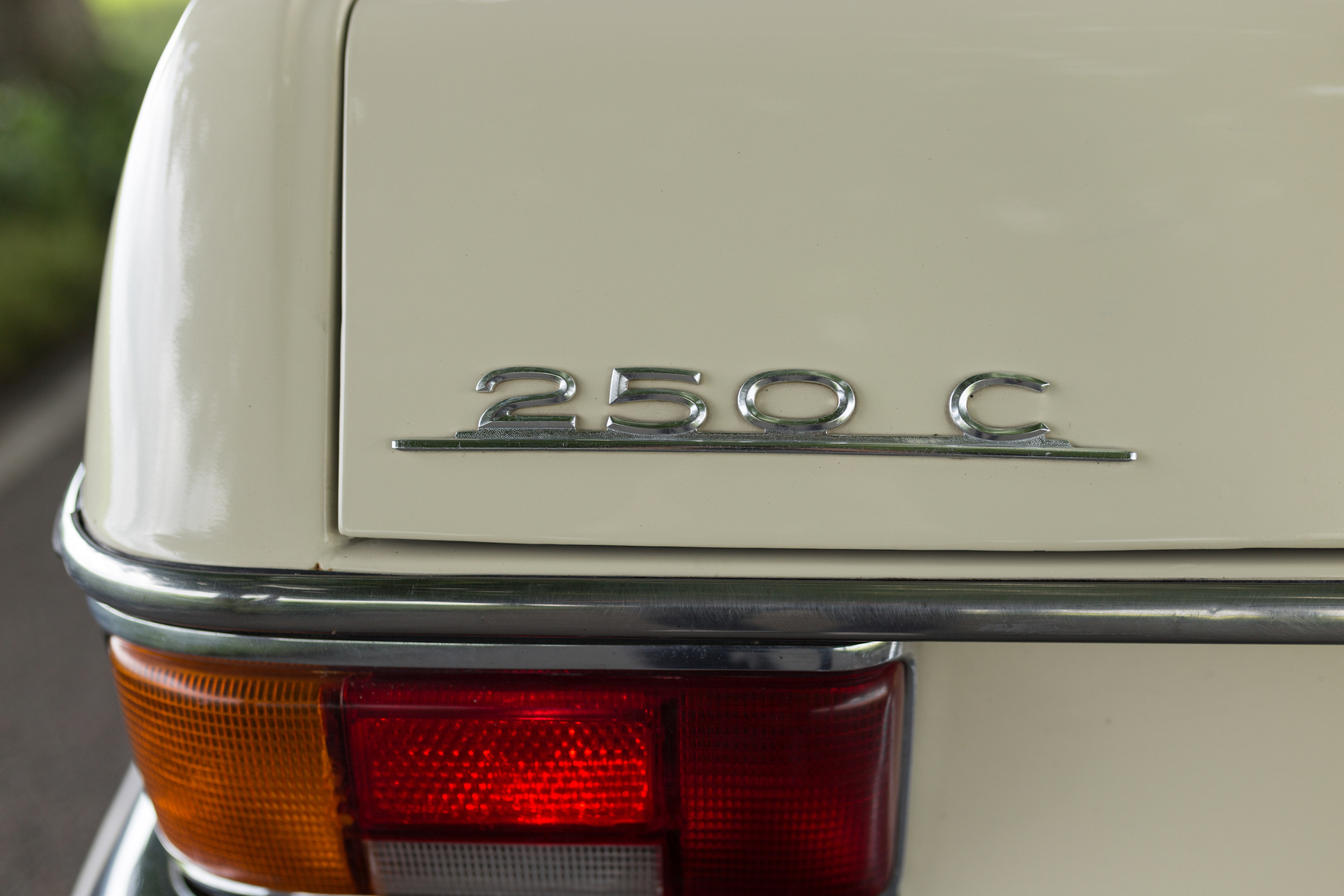 Aussenfoto 1971 Mercedes 250 C