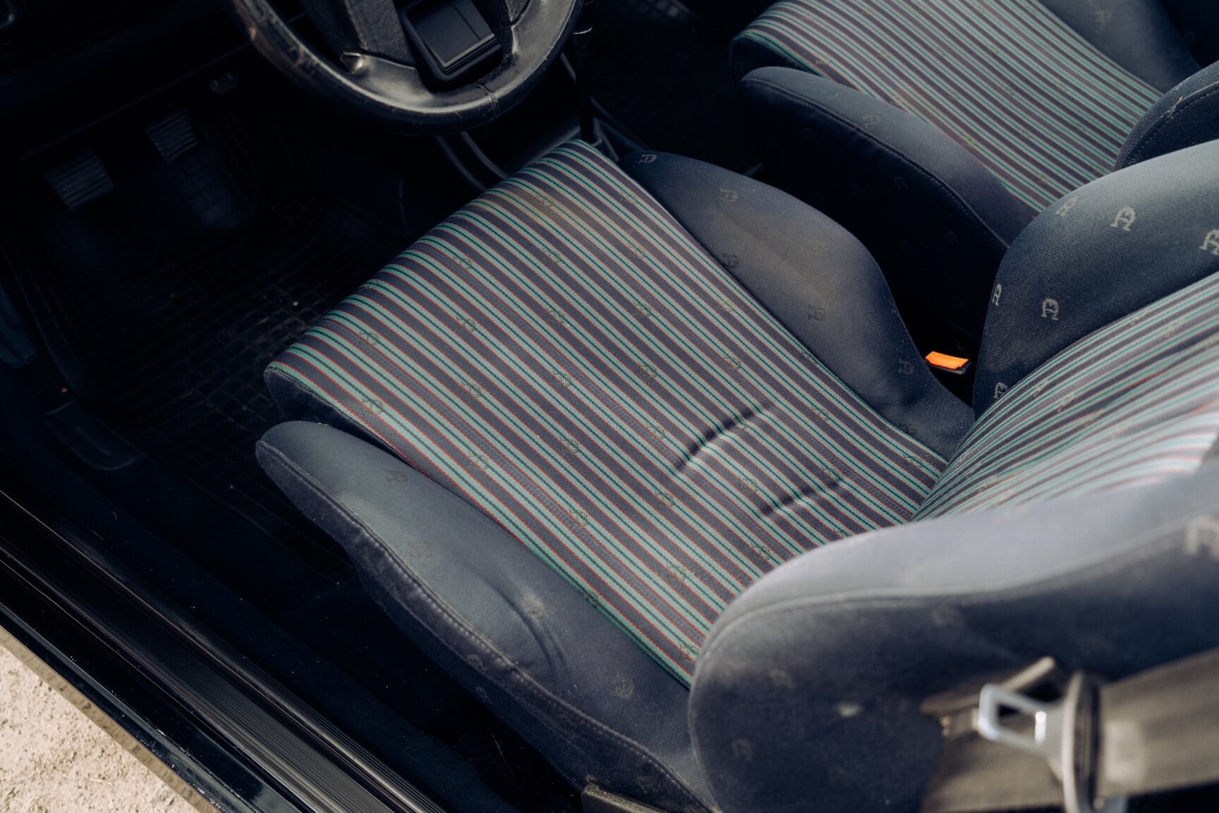 Innenraumfoto von 1991 VW Golf Cabriolet "Etienne Aigner Edition"