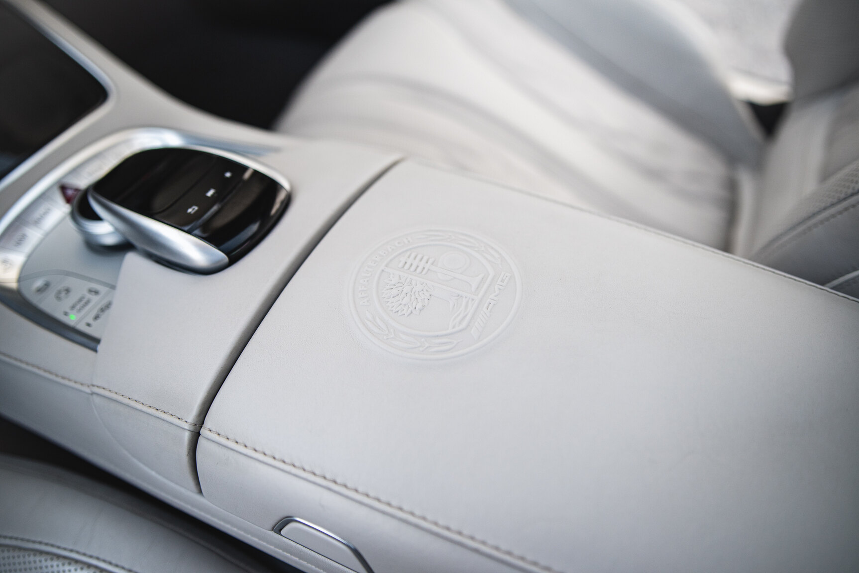 Innenraumfoto von 2016 Mercedes-Benz S63 AMG 4MATIC Coupé