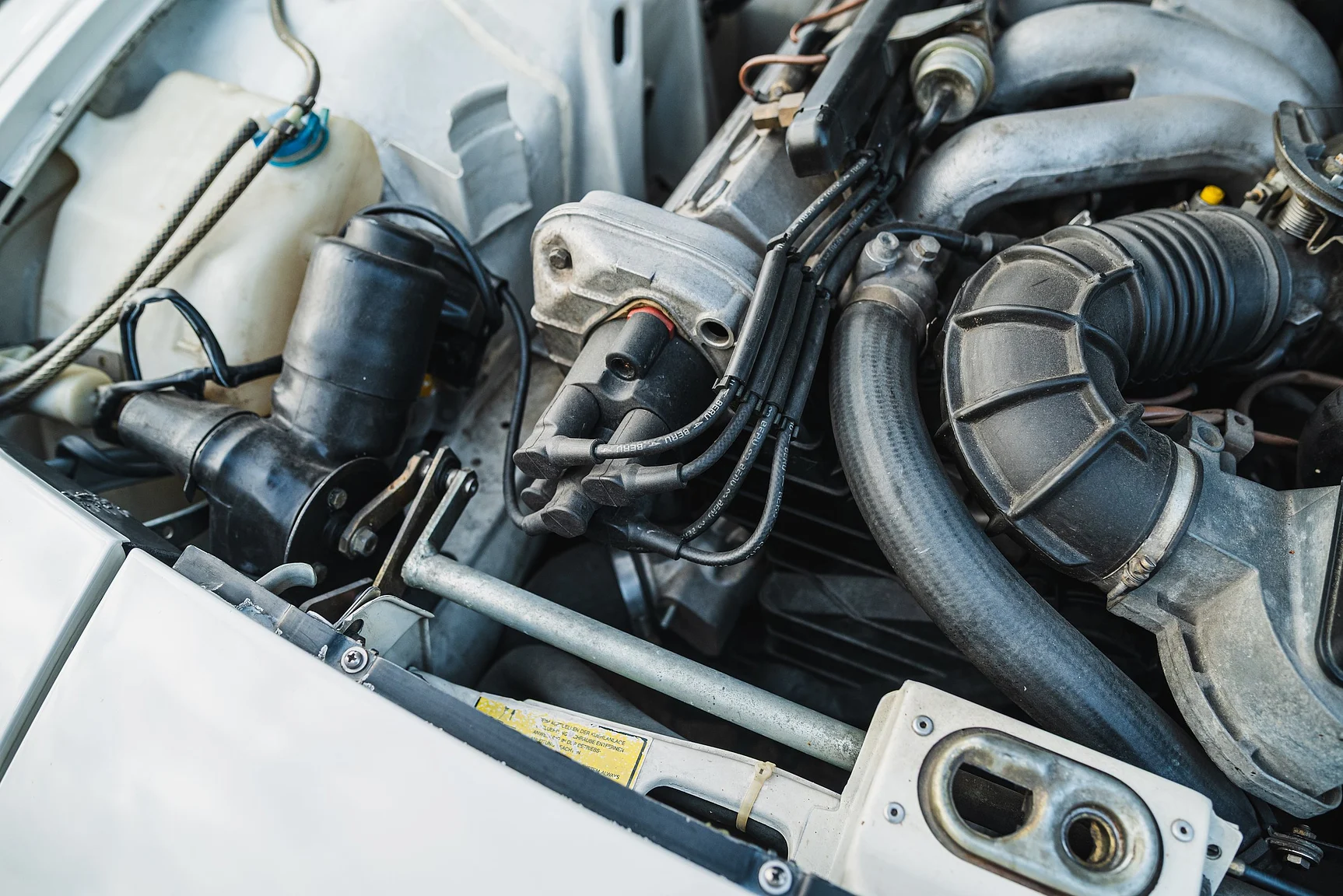 Image of 1986 Porsche 944R (13) mechanics