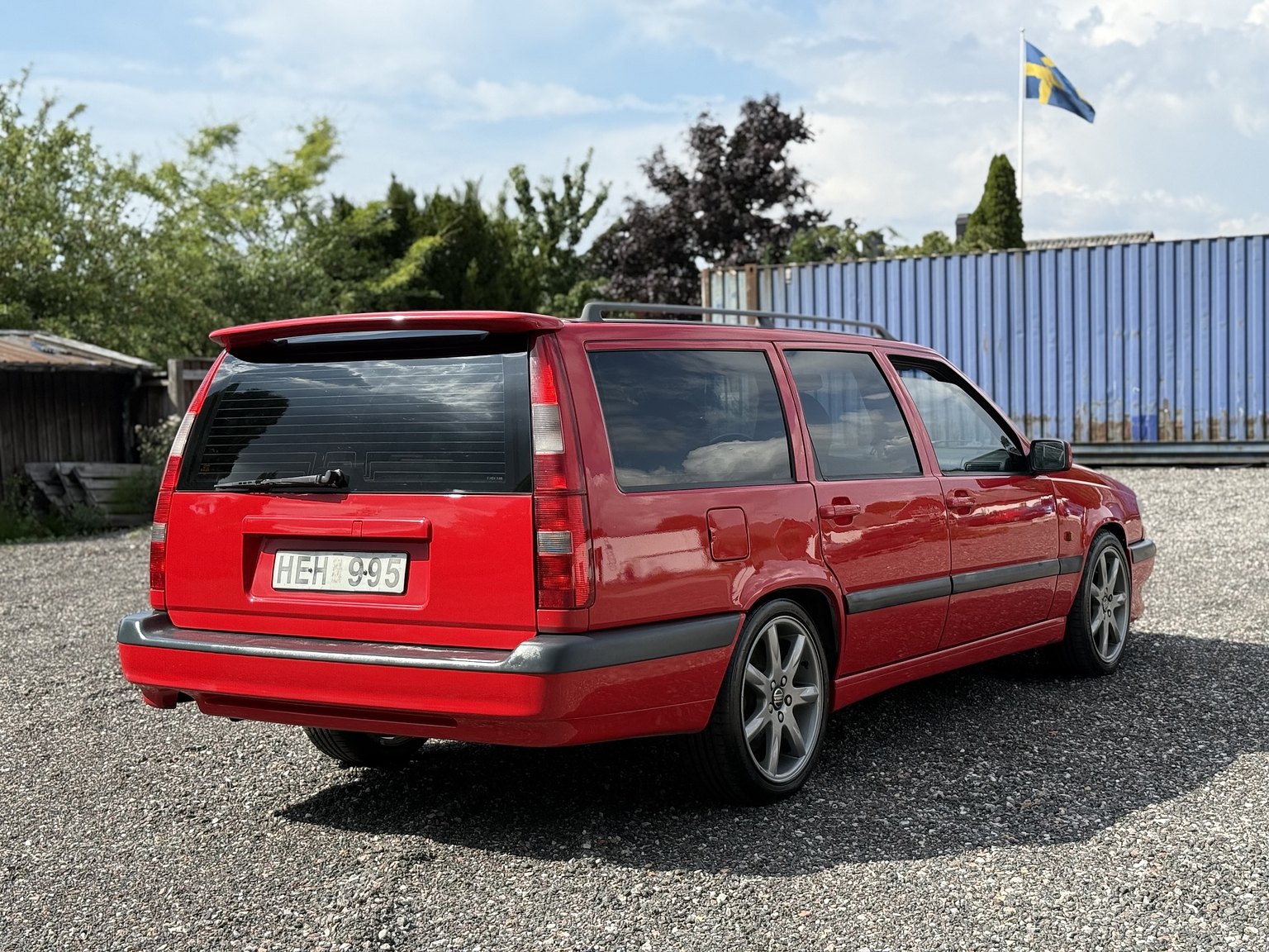 Exterior image of 1996 Volvo 850 R "T-Röd"