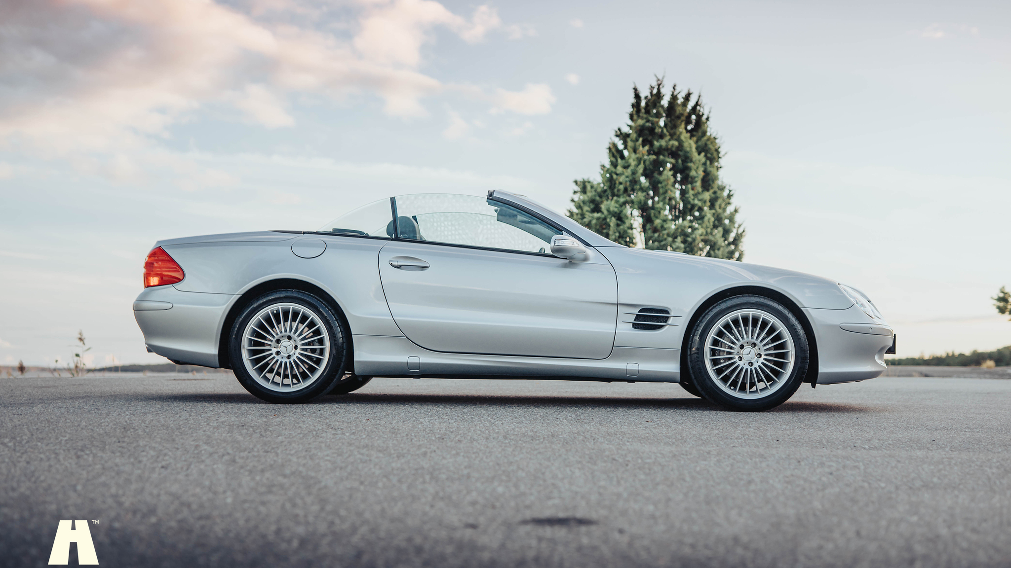 Exterior image of 2006 Mercedes Benz SL350 (22)