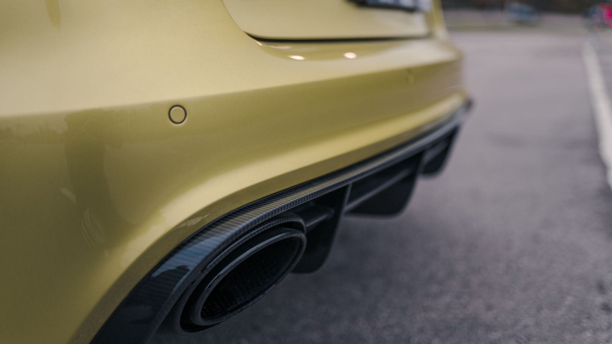 Exterior image of 2016 Audi RS6 Avant Exclusive (43)