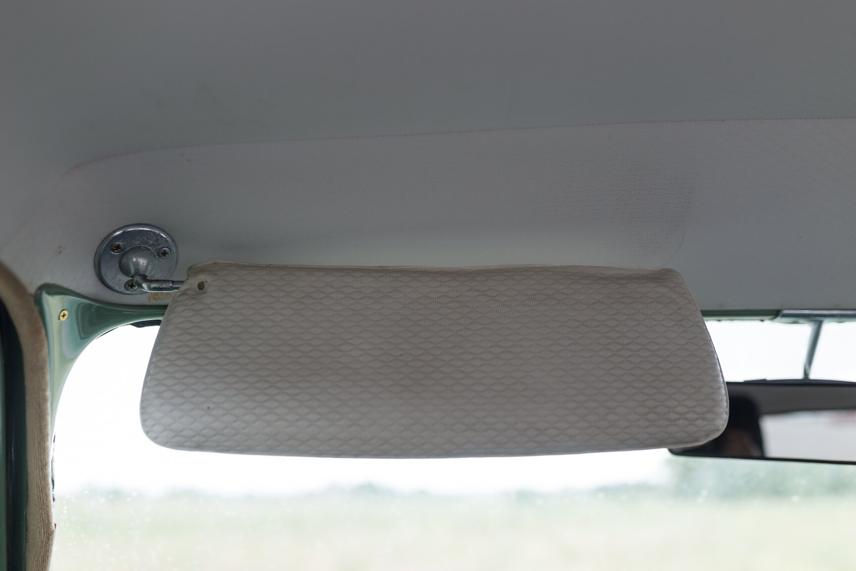 Interior image of 1959 Ford Consul (40)