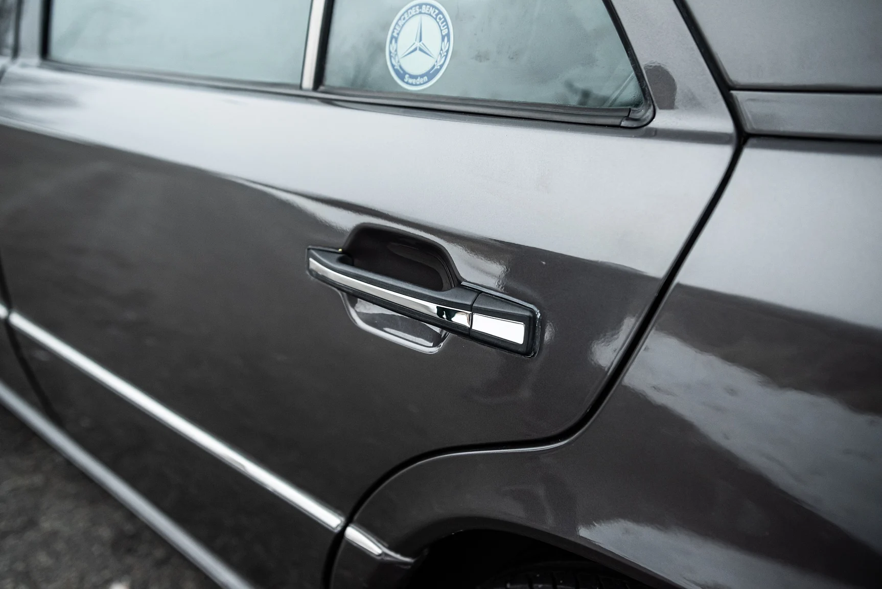 Exterior image of 1993 Mercedes-Benz E 320 "AMG" (34)