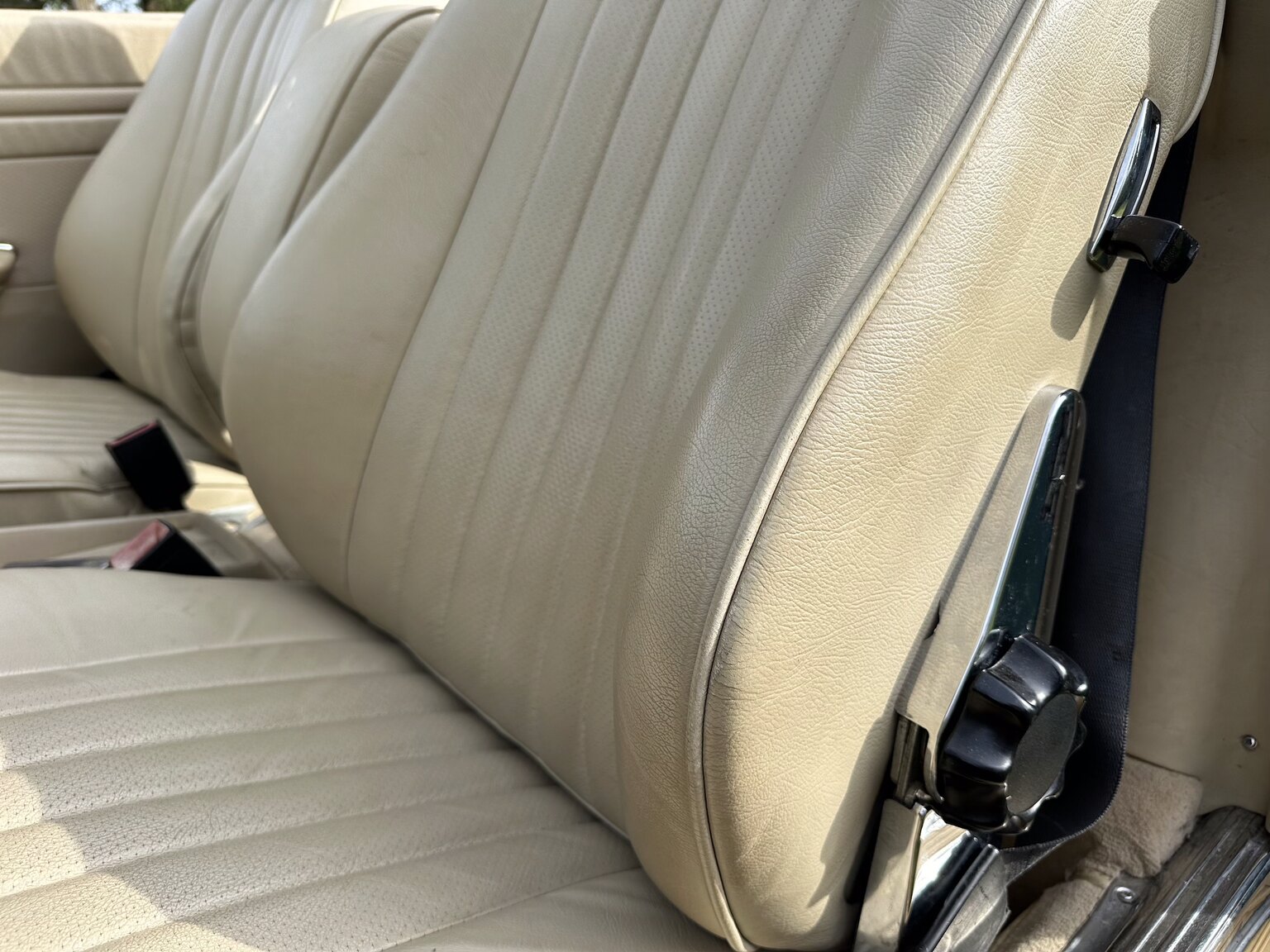 Innenraumfoto von 1985 Mercedes-Benz 380 SL