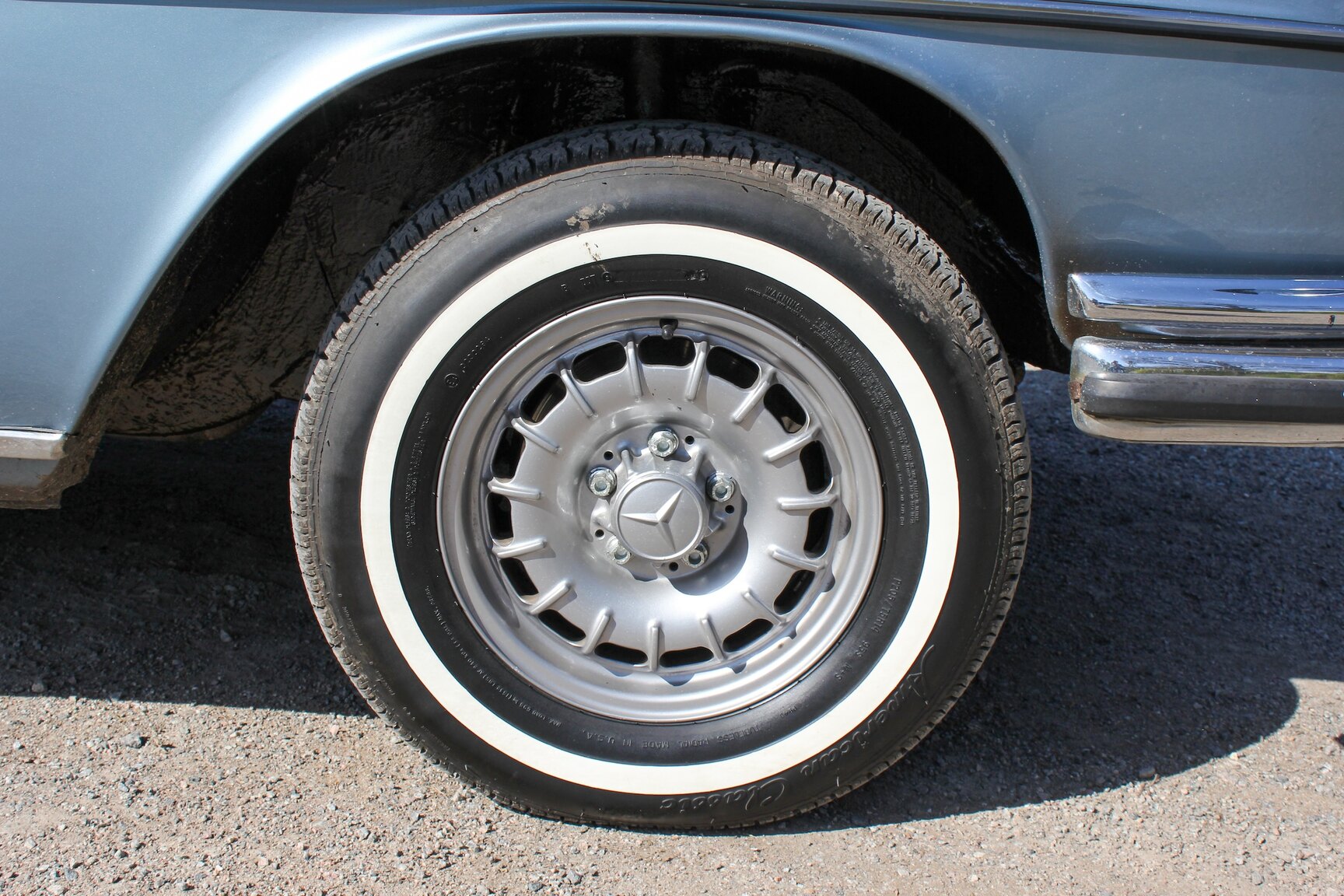 Exteriörbild på 1972 Mercedes-Benz 300 SEL 3.5
