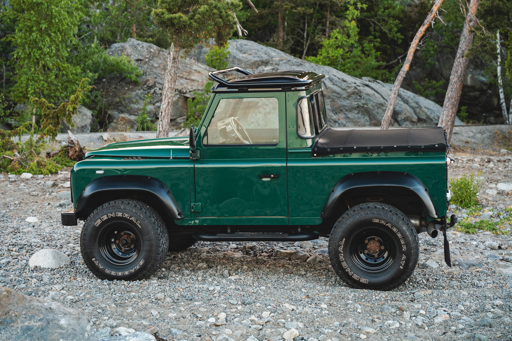 Exterior image of 2003 Land Rover Defender TD5 90 Pickup (16)