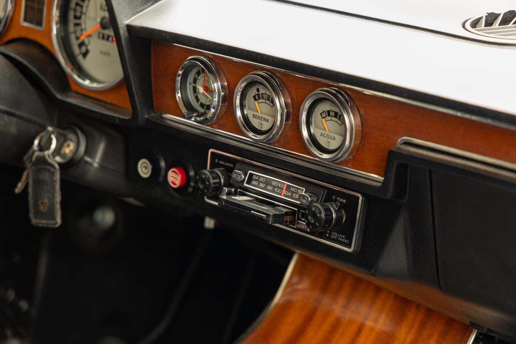 Interior image of 1974 Alfa Romeo Berlina 2000