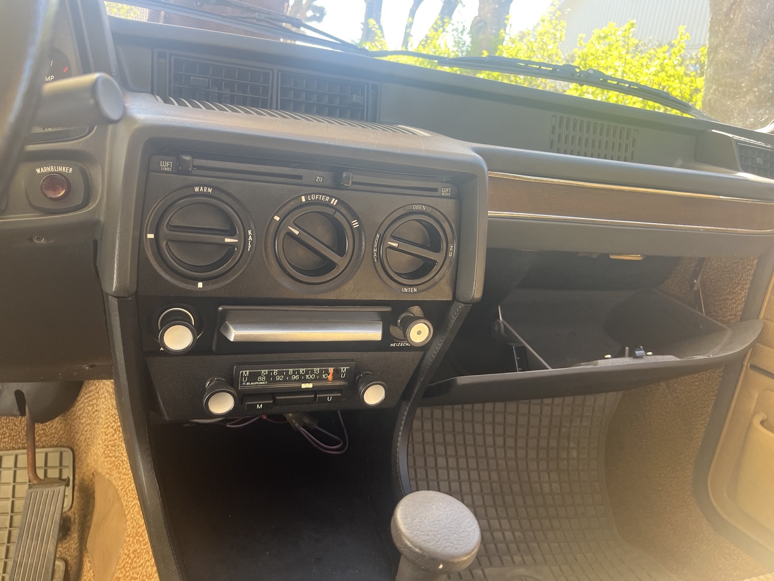 Innenraumfoto von 1977 BMW 518