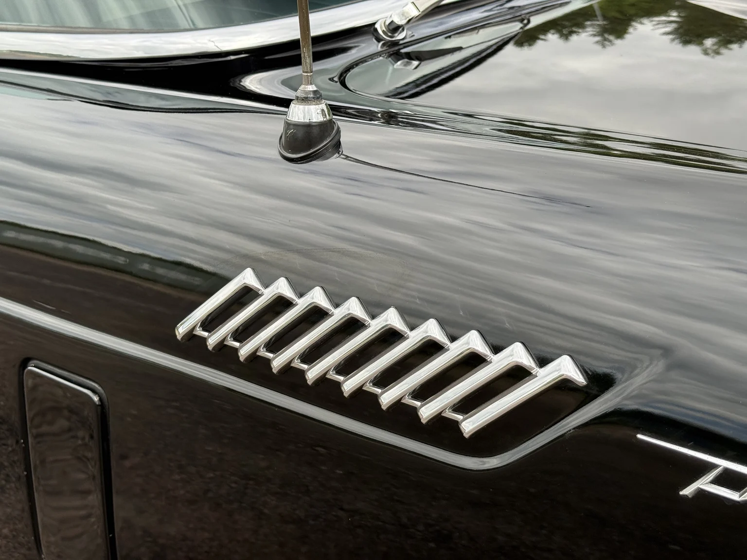 Exterior image of 1957 Ford Thunderbird (29)