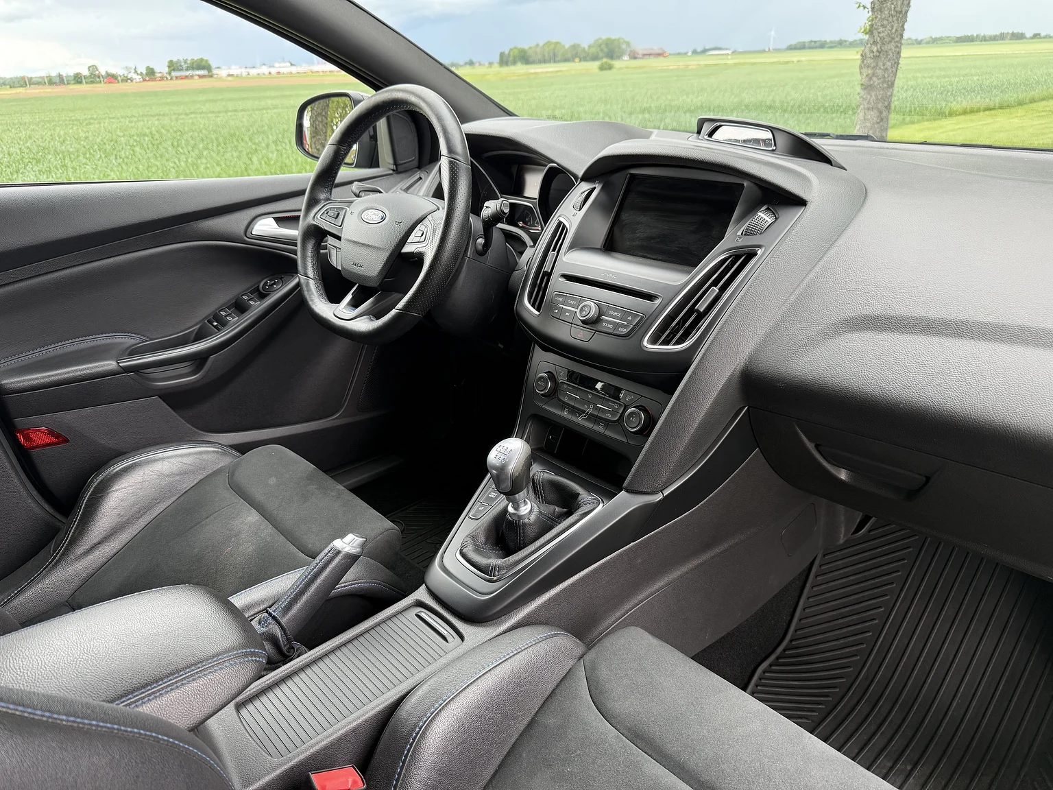 Interior image of 2016 Ford Focus RS (66)