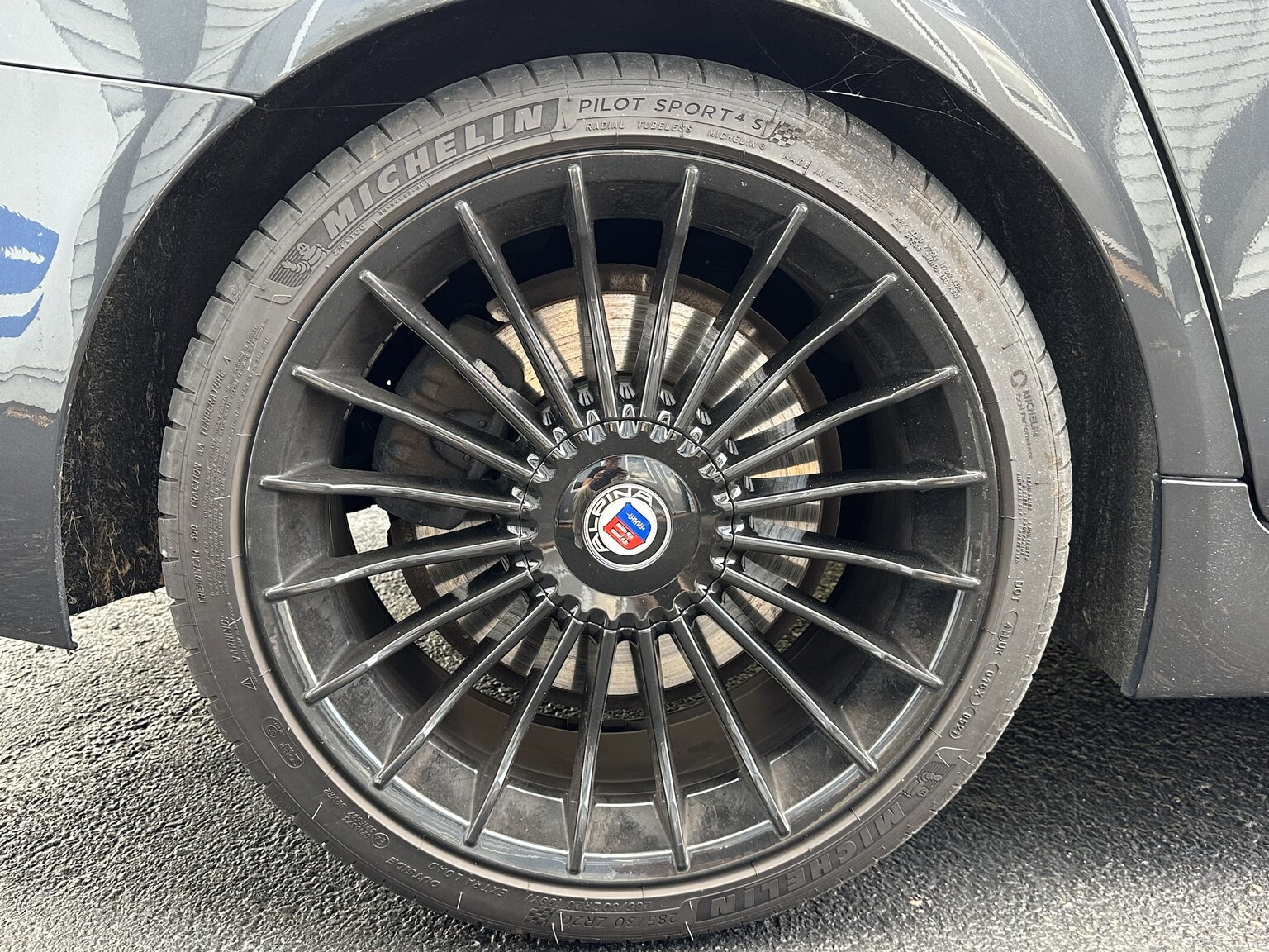 Exterior image of 2011 ALPINA B5 Bi-Turbo Touring Switch-Tronic