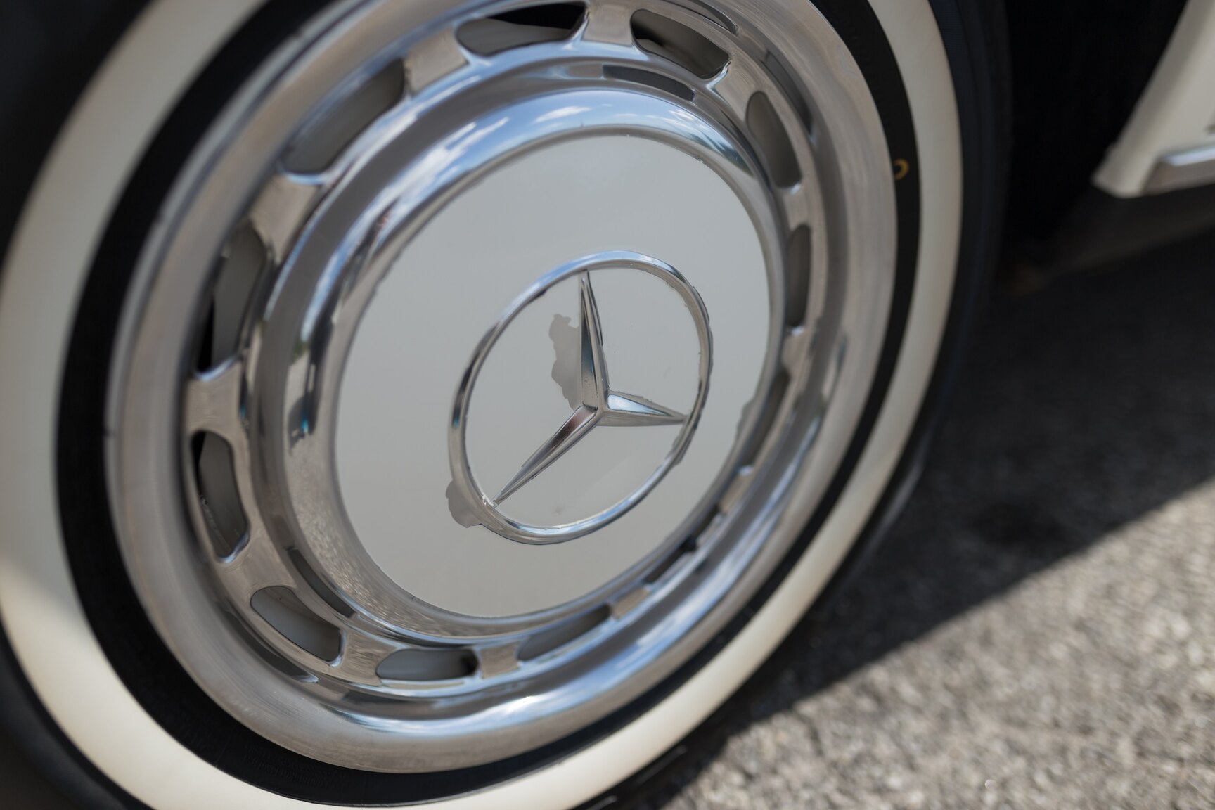 Exteriörbild på 1966  Mercedes-Benz 250 
