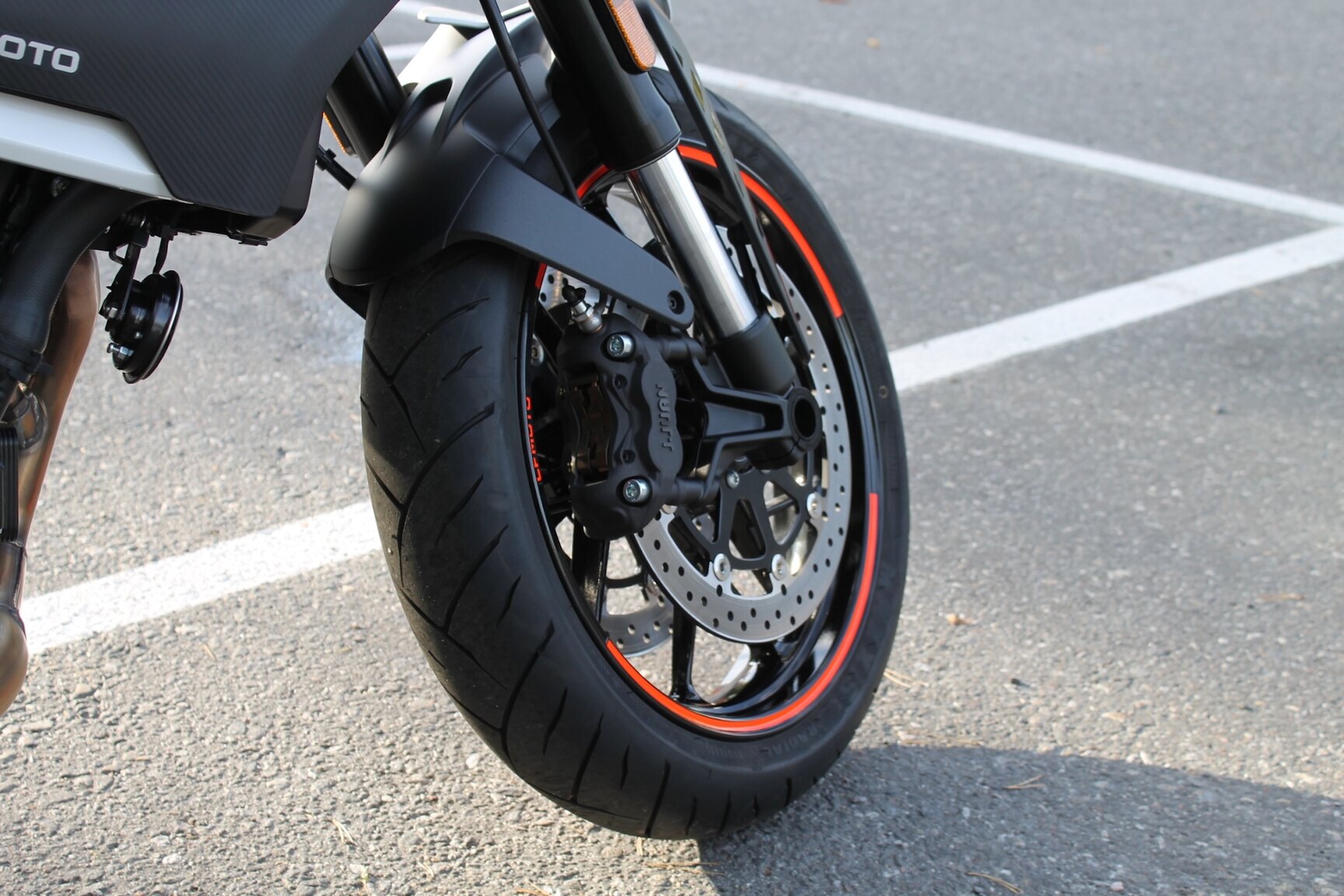 Exteriörbild på 2023 CFMOTO 800NK