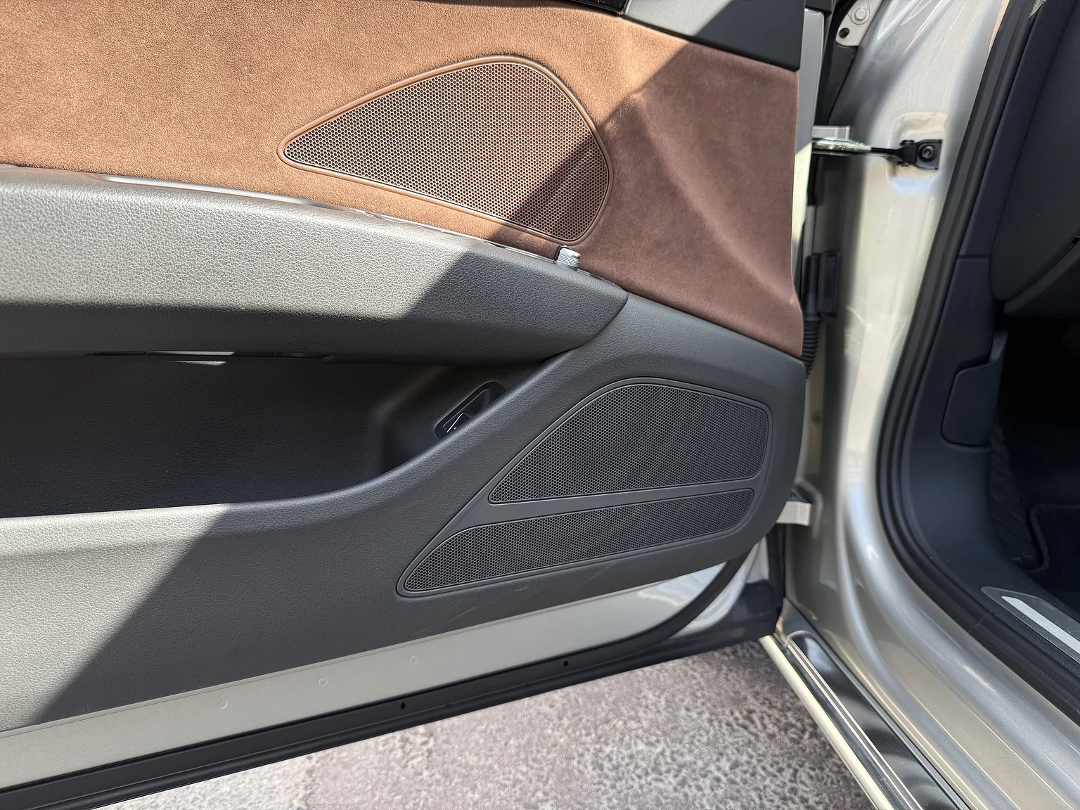 Innenraumfoto von 2014 Audi A8 4.0 TFSI (3)