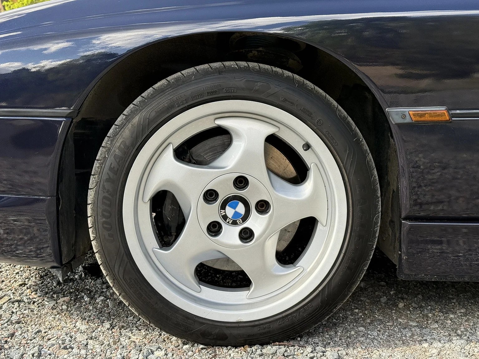 Exteriörbild på 1994 BMW 840Ci (27)