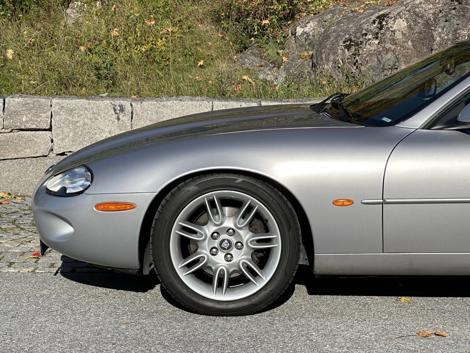 Exteriörbild på 2000 Jaguar XK 8