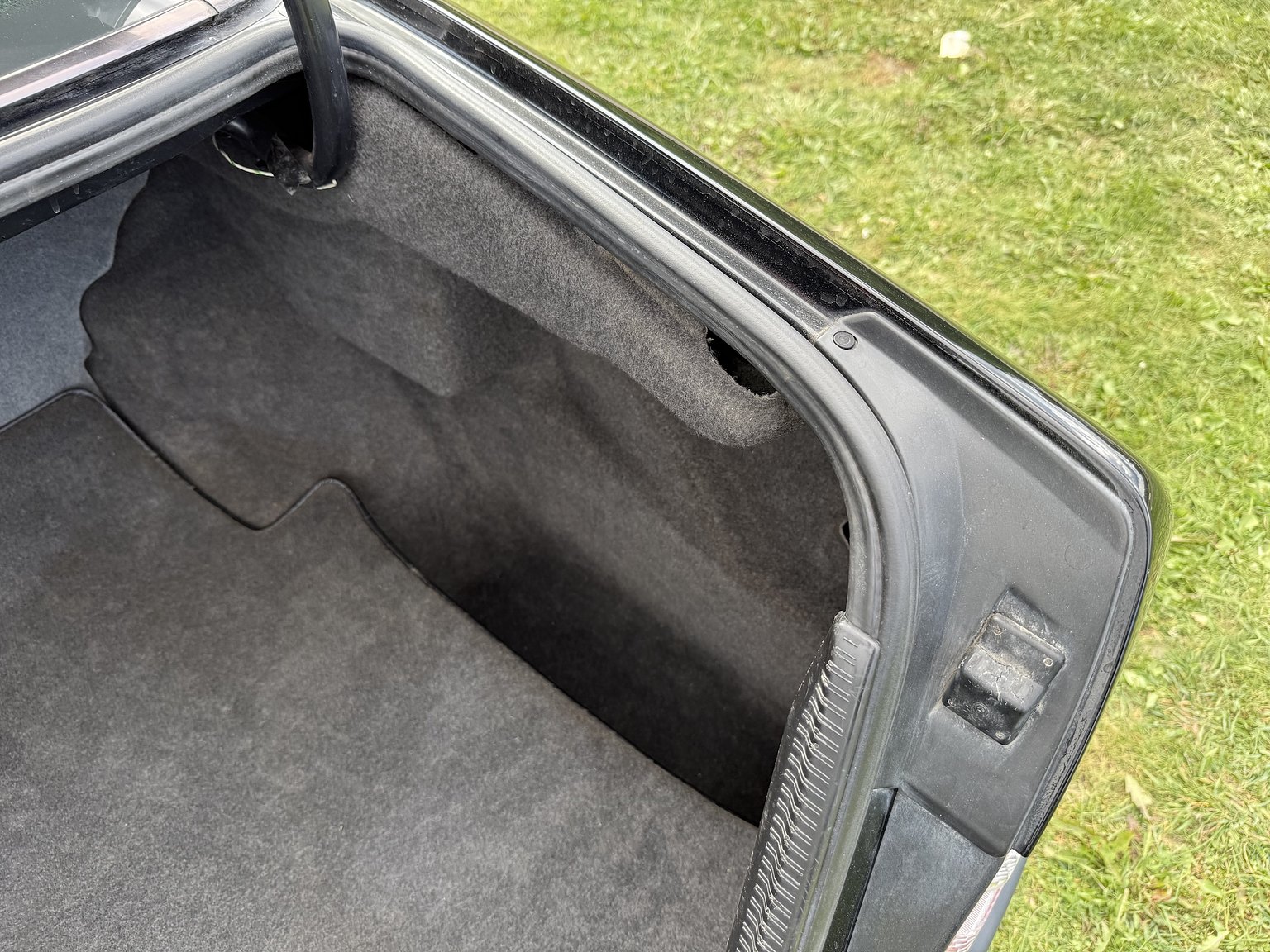 Interior image of 1990 Mercedes-Benz 300CE-24
