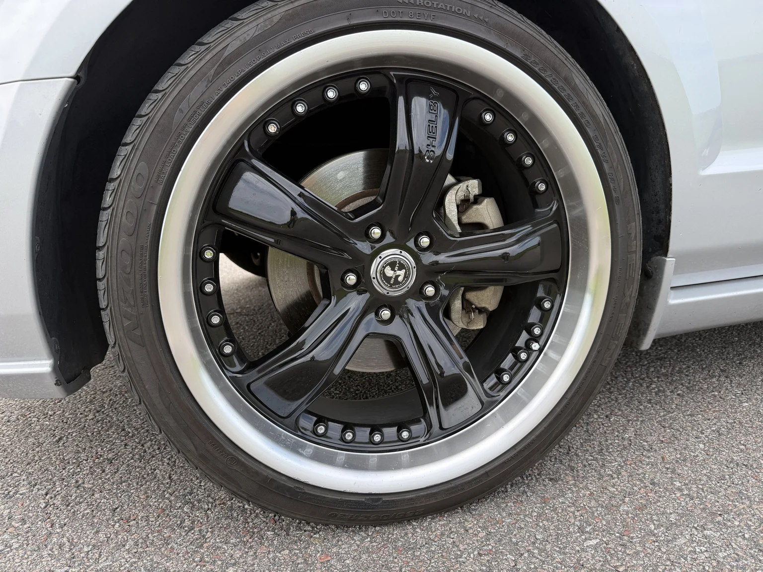 Exteriörbild på 2006 Ford Mustang GT (26)