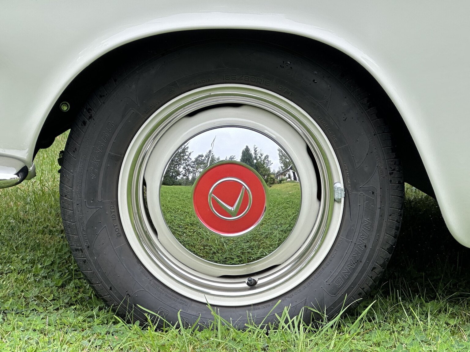 Exterior image of 1964 Volvo P 1800 S