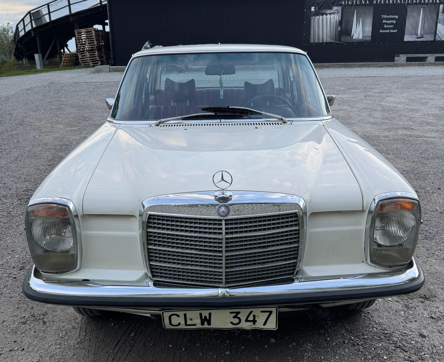 Aussenfoto 1972 Mercedes-Benz 200 (4)