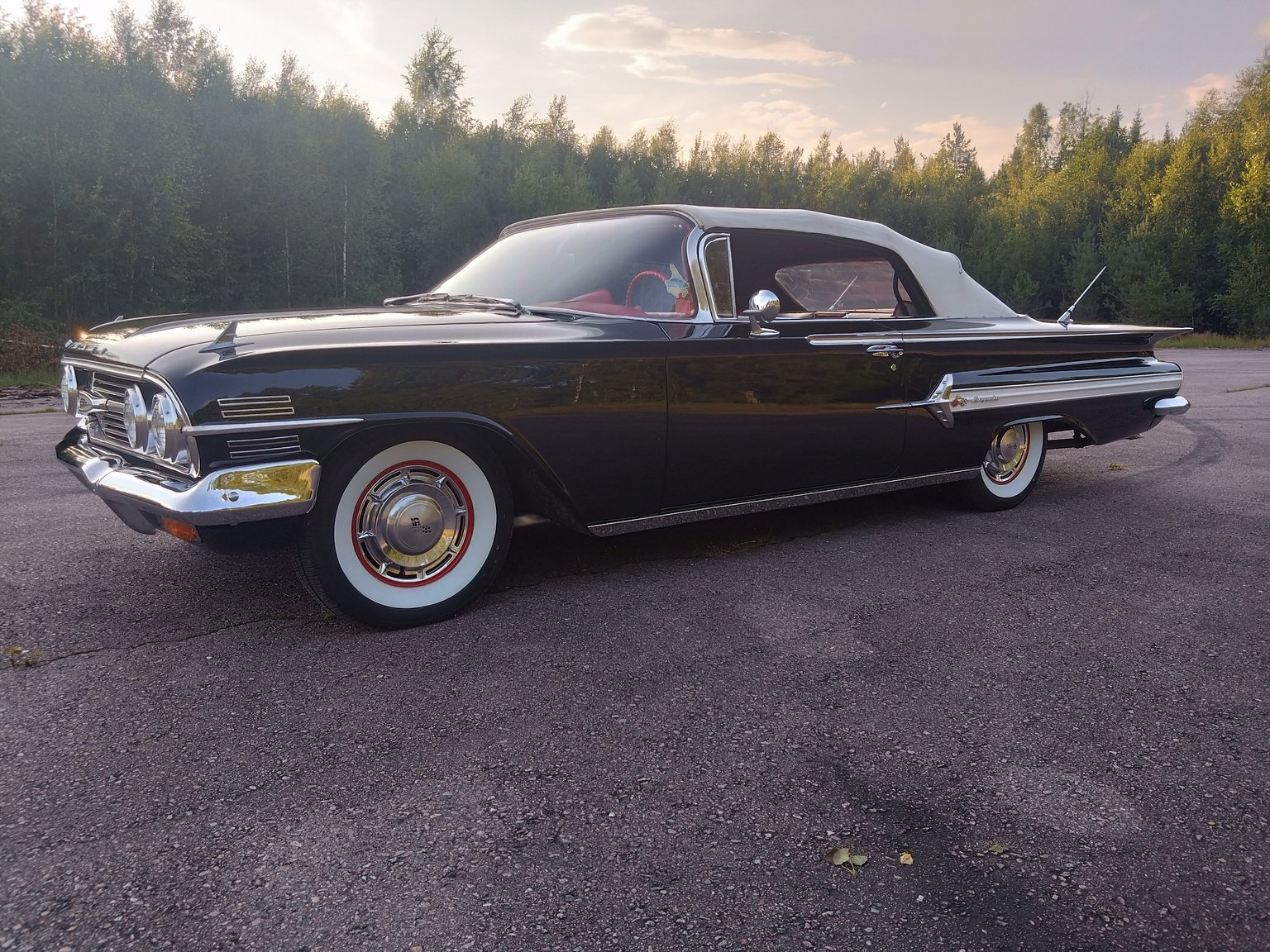 Exterior image of 1960 Chevrolet Impala Cabriolet 5.7 V8 Powerglide