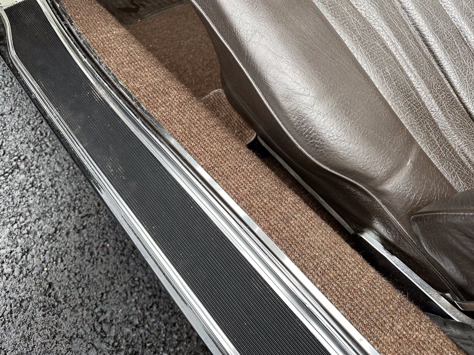 Interior image of 1968 Mercedes Benz SL 280 Pagoda (6)