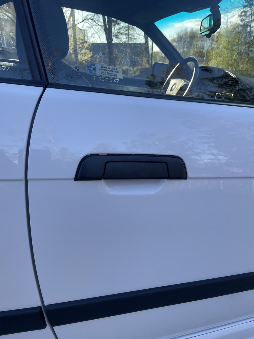 Exterior image of 1995 BMW 328 iA Convertible