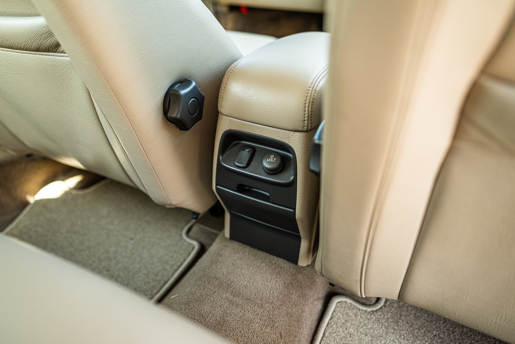 Interior image of 2000 Volvo V70 XC 2.4 T AWD 