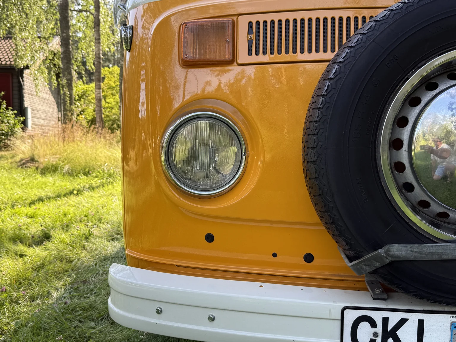 Exteriörbild på 1975 Volkswagen Transporter Campervan (17)