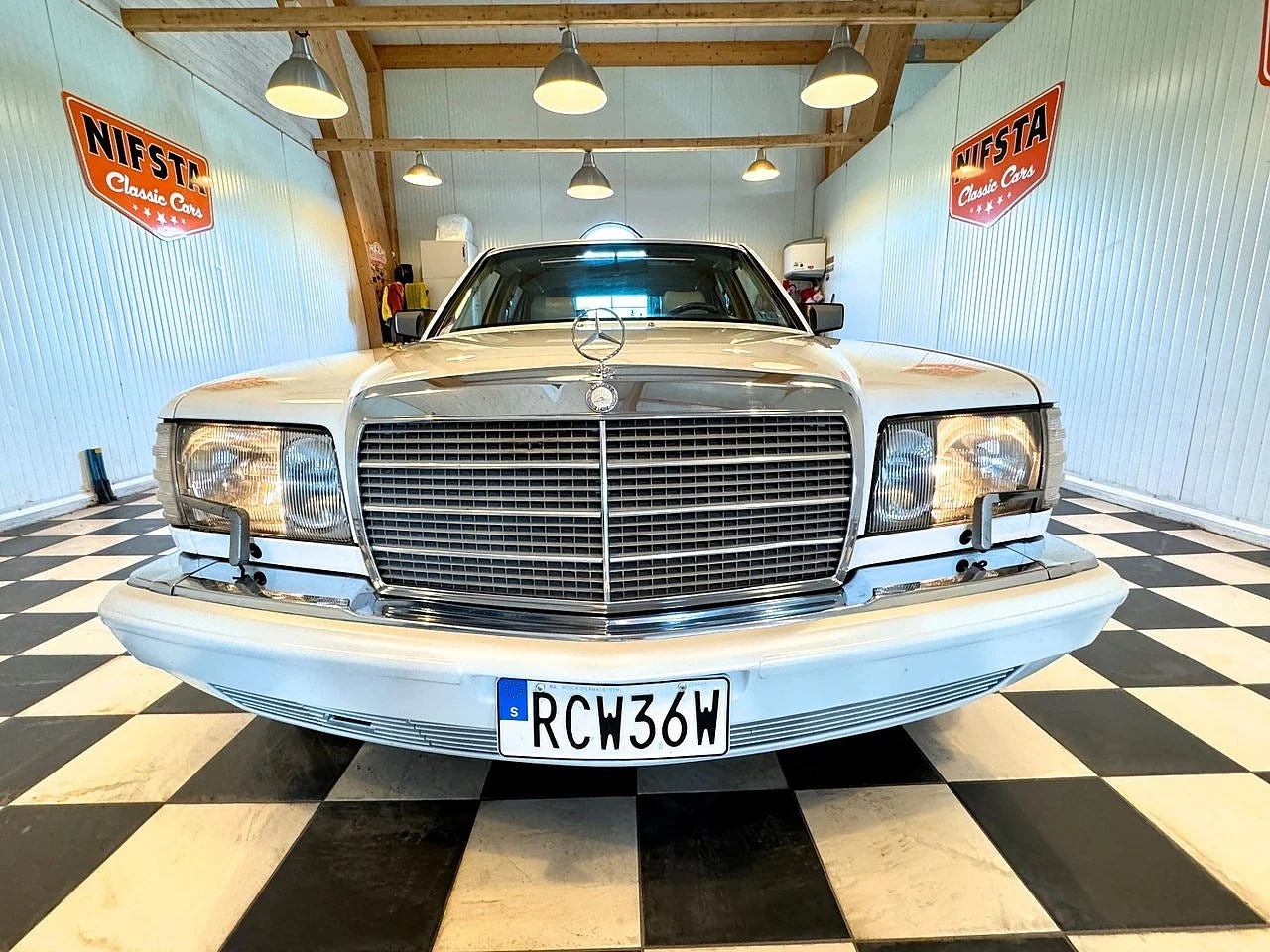 Bild von 1991 Mercedes-Benz S560 (3)