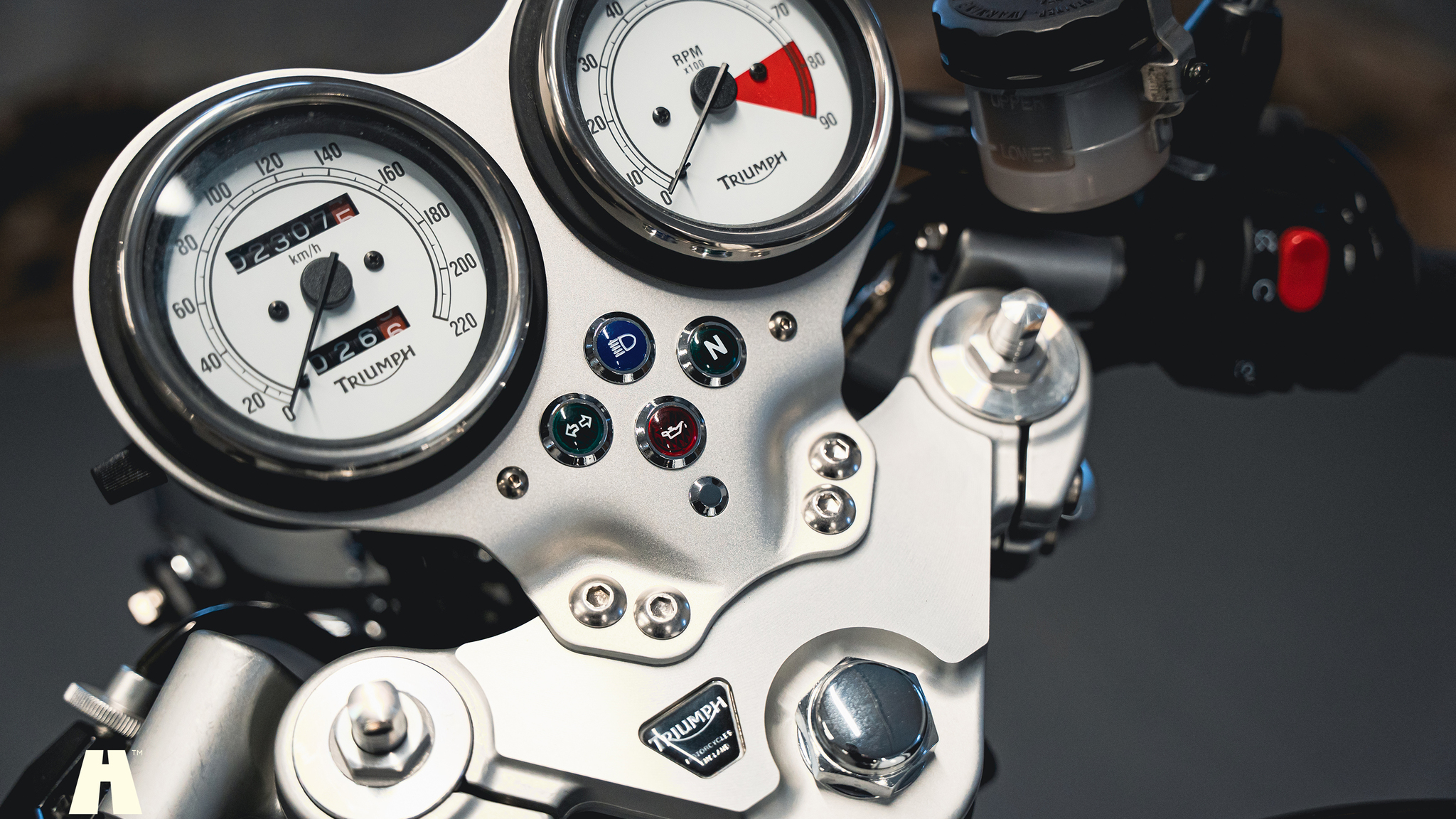 Exterior image of 2007 Triumph Thruxton 900 (23)