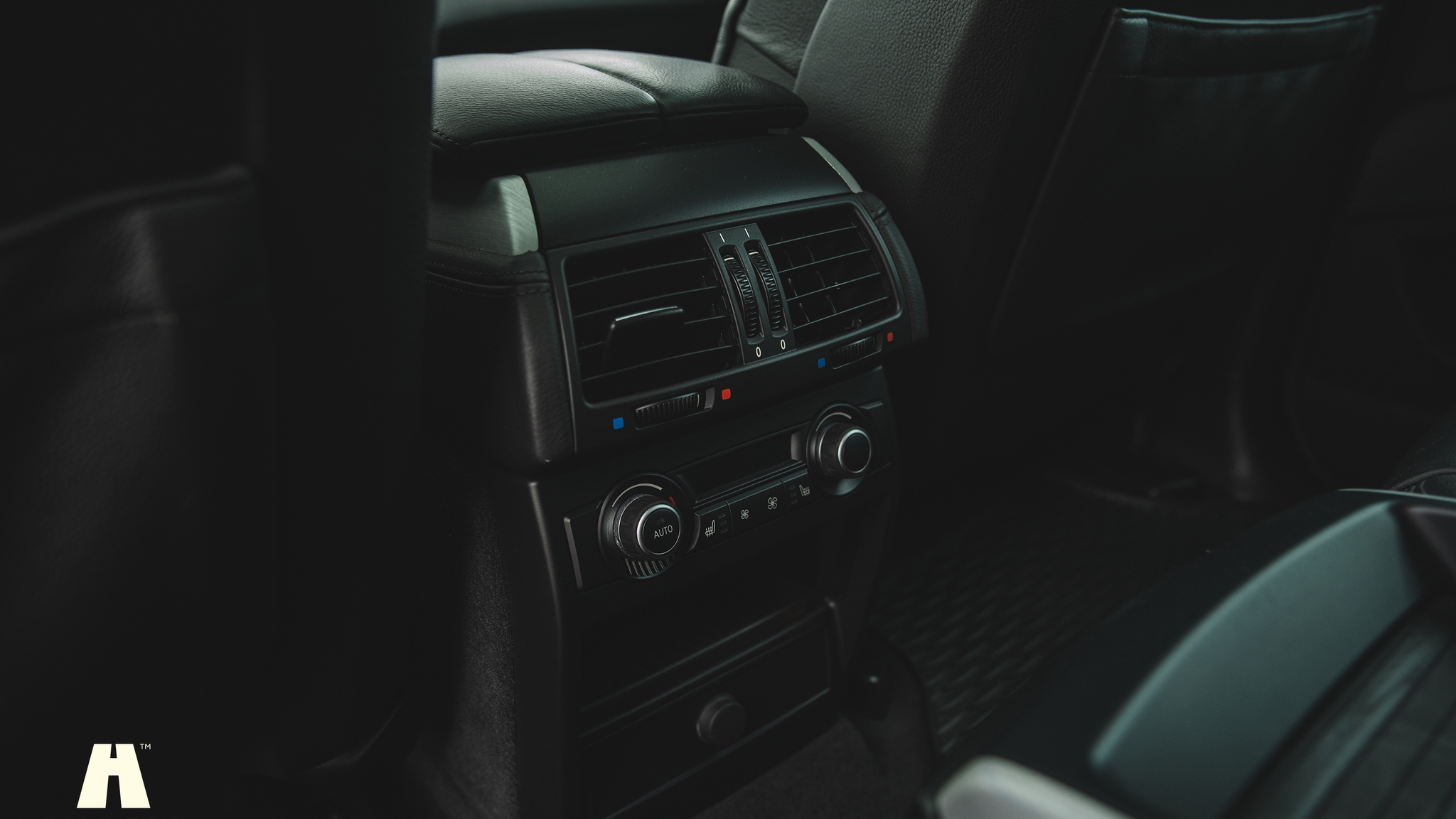 Innenraumfoto von 2010 BMW X6 M Ferrita 555HK (38)