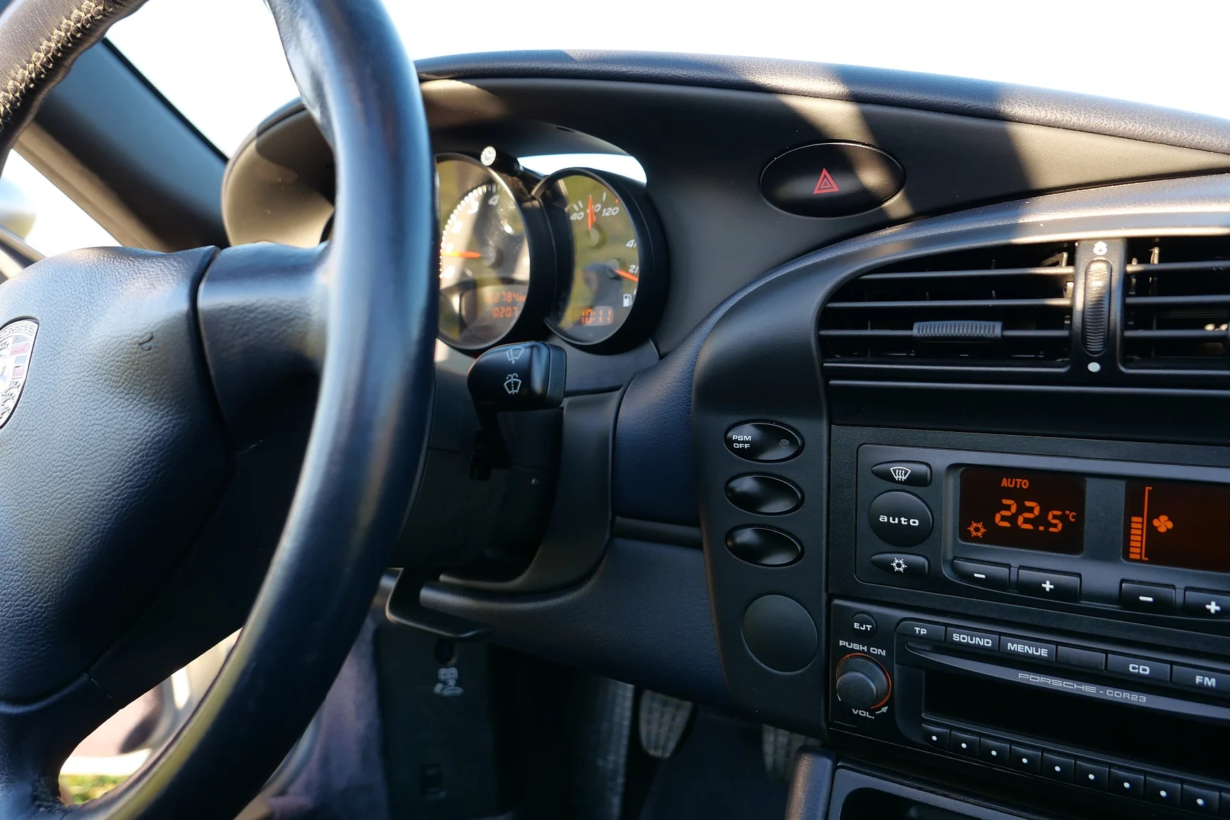 Interior image of 2003 Porsche Boxster (18)