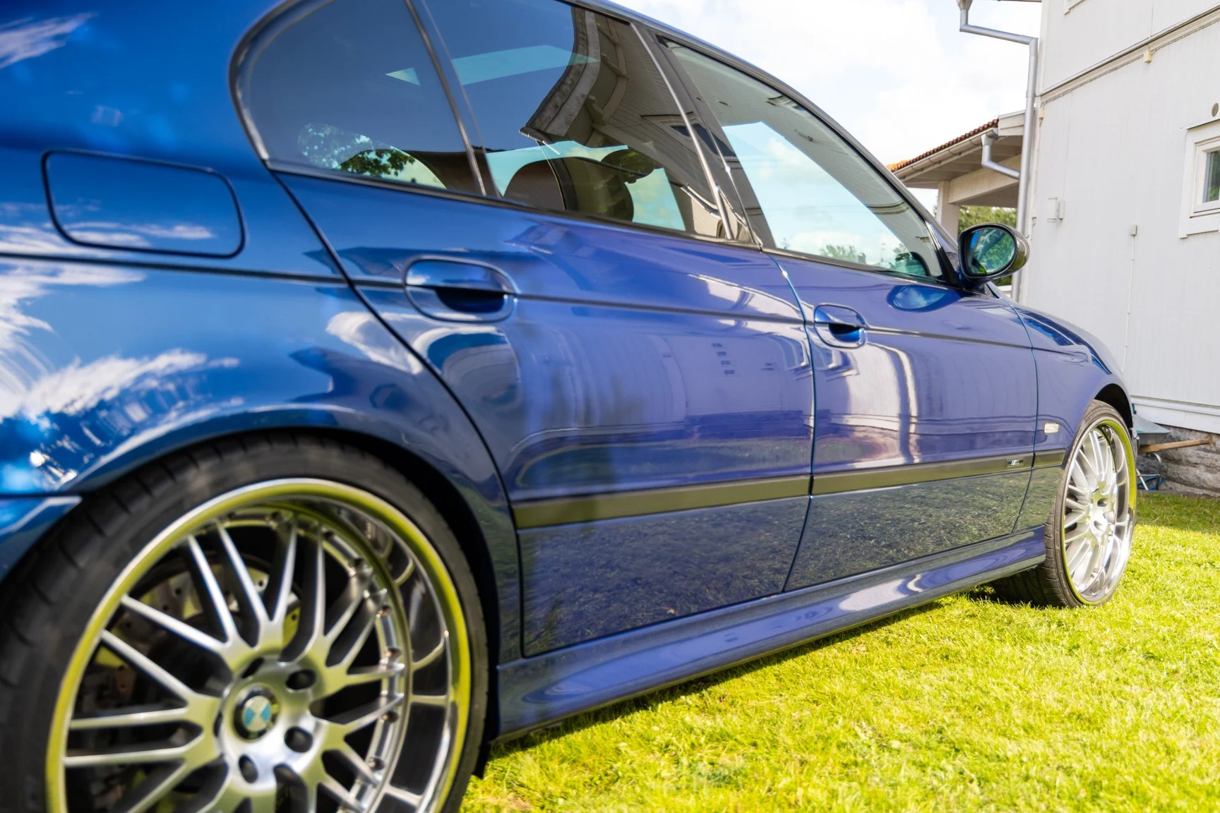 Exteriörbild på 2002 BMW M5 E39 (40)