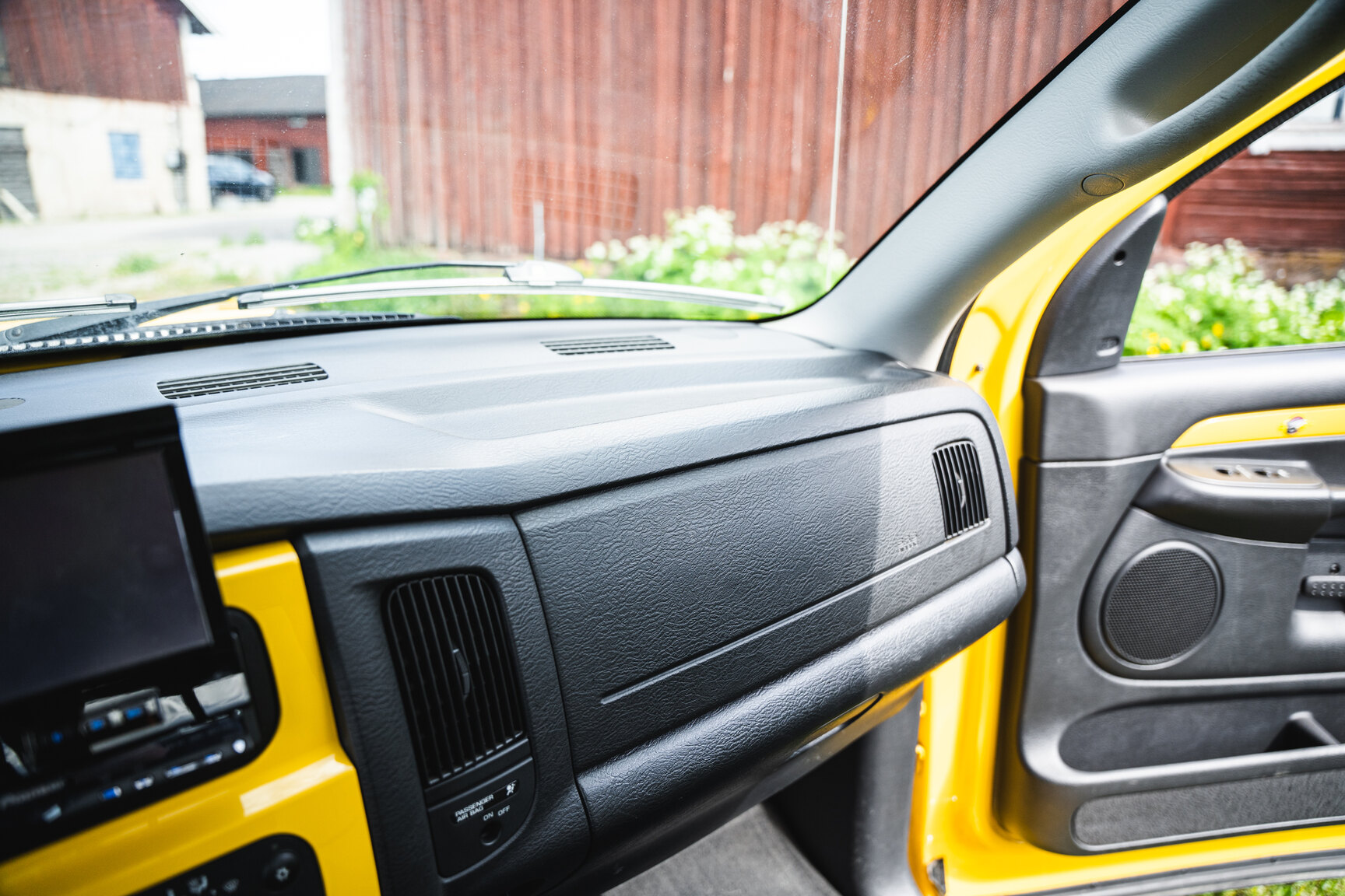 Innenraumfoto von 2005 Dodge Ram 1500 Bumble Bee
