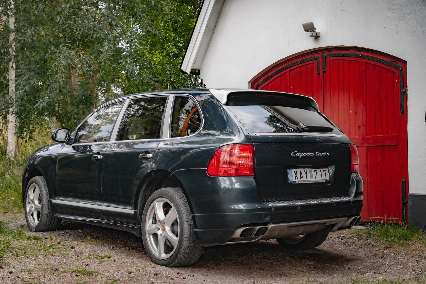 Exterior image of 2005 Porsche Cayenne Turbo WLS